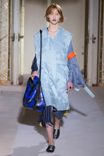 Look 27